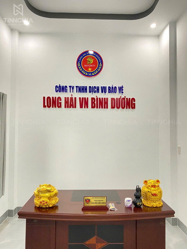 Backdrop gắn chữ nổi logo trực tiếp lên tường trang trí không gian làm việc