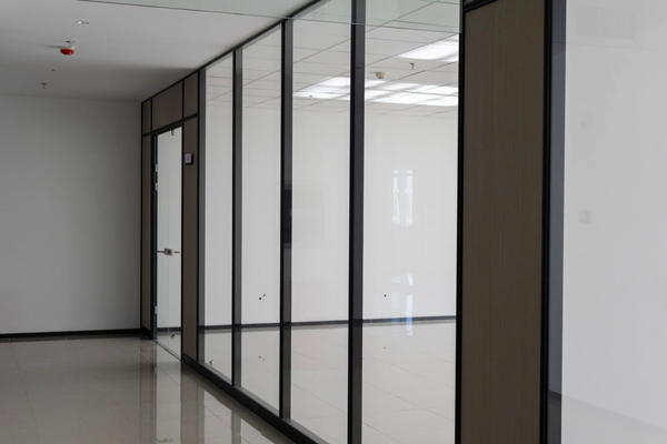 Các Ứng Dụng Của Nhôm Kính Trong Thiết Kế Nội Thất