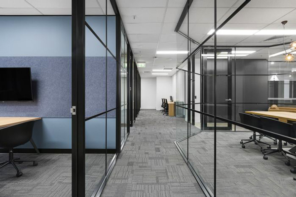 LÀM VÁCH NGĂN NHÔM KÍNH XINGFA PHÚ GIÁO