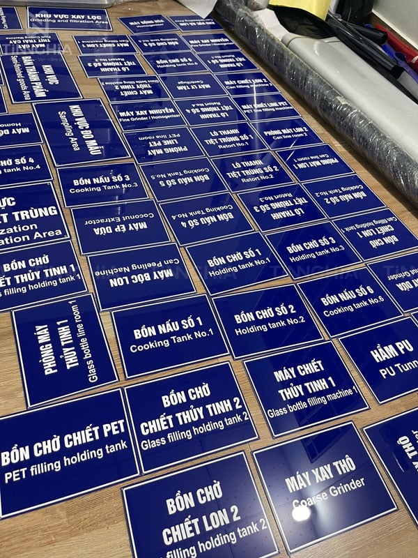 Quảng Cáo Tín Nghĩa Làm Bảng Mica Dán Decal Bình Dương