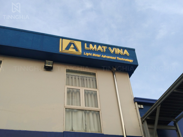 Làm chữ nổi inox vàng LED hắt chân quảng cáo Bàu Bàng