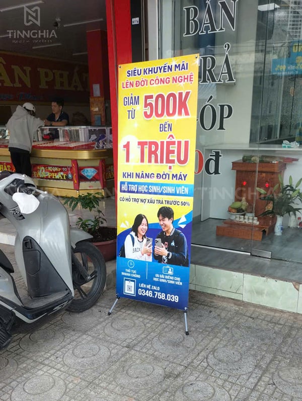 Mẫu Standee Quảng Cáo Đẹp Thu Hút