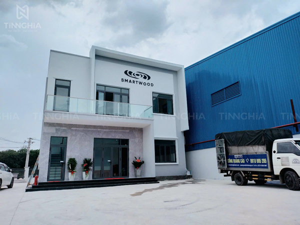 Thi công bảng hiệu công ty ở Bình Dương cũ (khách hàng: Công ty Smartwood Việt Nam)