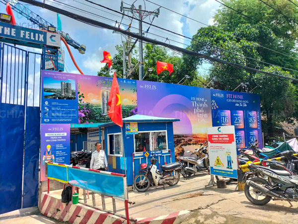 Thi Công Hàng Rào Công Trình Căng Bạt Cho Dự Án The Felix Thuận An