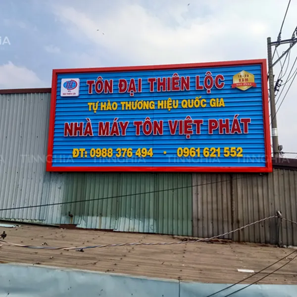 LÀM BẢNG QUẢNG CÁO BẰNG TÔN | BIỂN TÔN SÓNG, TÔN DÁN DECAL BÌNH DƯƠNG
