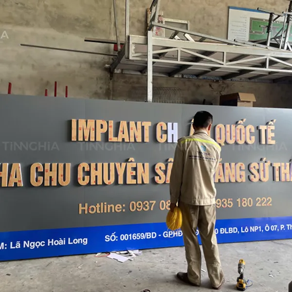 BẢNG HIỆU ALU CHỮ NỔI BẾN CÁT | TẤM ALU ALCOREST CHÍNH HÃNG