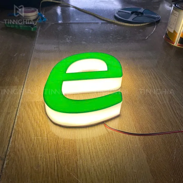 GIA CÔNG CHỮ MICA ĐÈN LED TPHCM | CHỮ NỔI SÁNG MẶT, SÁNG CHÂN