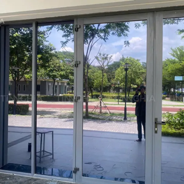 DÁN PHIM CÁCH NHIỆT CHO CỬA KÍNH NHÀ Ở VĂN PHÒNG BÌNH DƯƠNG