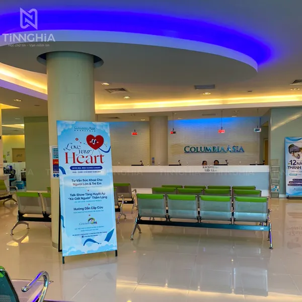 IN ẤN STANDEE GIÁ RẺ DĨ AN | LÀM STANDEE CHỮ X | STANDEE CUỐN NHÔM 