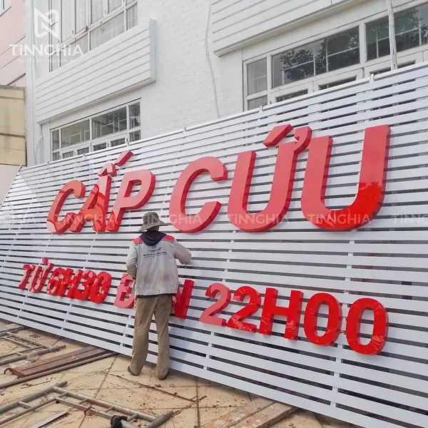 LÀM BẢNG QUẢNG CÁO BẾN CÁT BẰNG TÔN LAM | BIỂN HIỆU THANH LAM TÔN