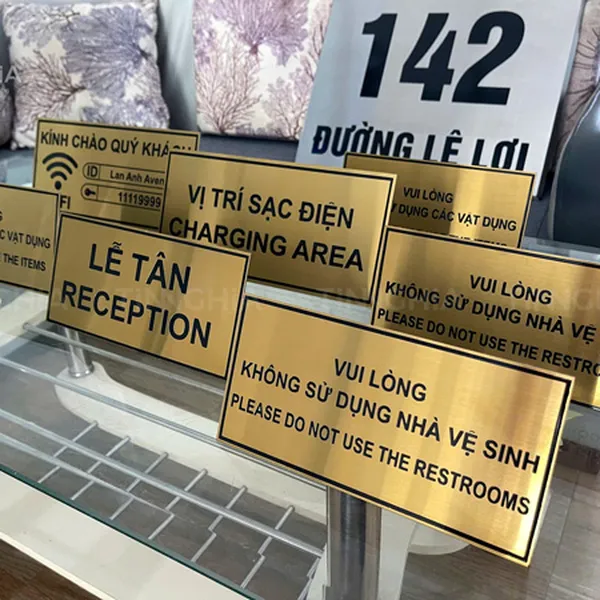 LÀM BIỂN THÔNG BÁO CHỈ DẪN GIÁ RẺ