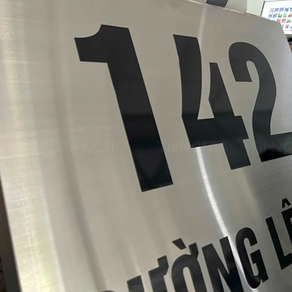 LÀM BIỂN THÔNG BÁO CHỈ DẪN GIÁ RẺ