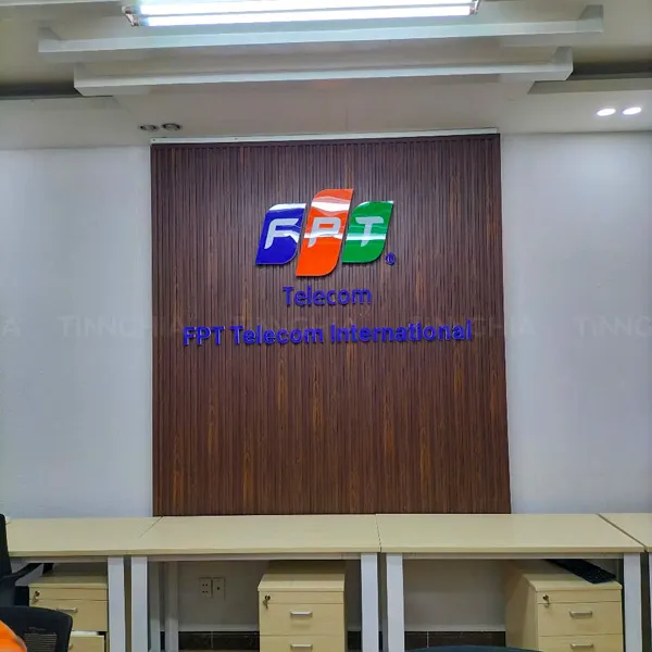 THANH LAM NHỰA GIẢ GỖ CHỮ MICA THUẬN AN 