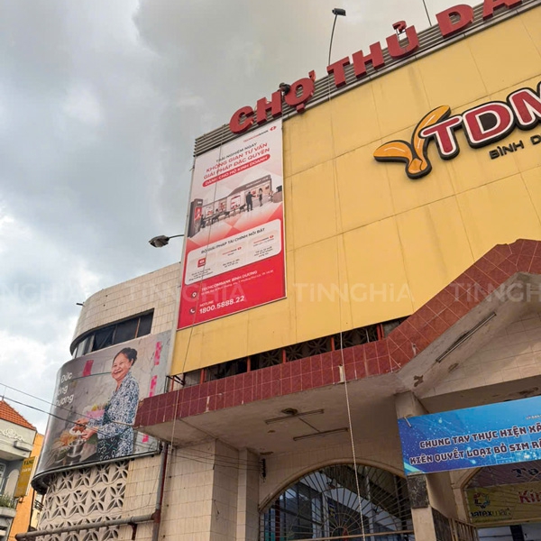 THI CÔNG BẢNG BẠT KHUNG SẮT Ở CHỢ THỦ DẦU MỘT