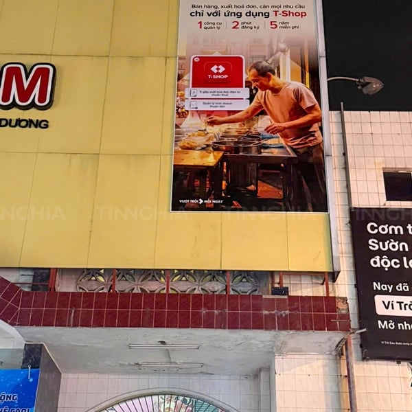 THI CÔNG BẢNG BẠT KHUNG SẮT Ở CHỢ THỦ DẦU MỘT