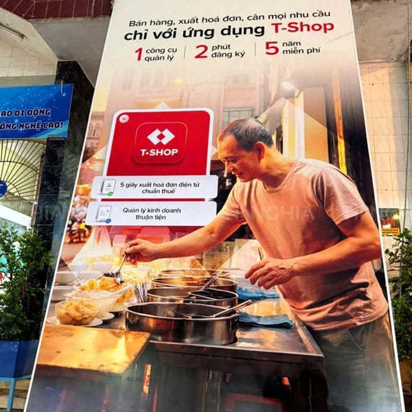 THI CÔNG BẢNG BẠT KHUNG SẮT Ở CHỢ THỦ DẦU MỘT