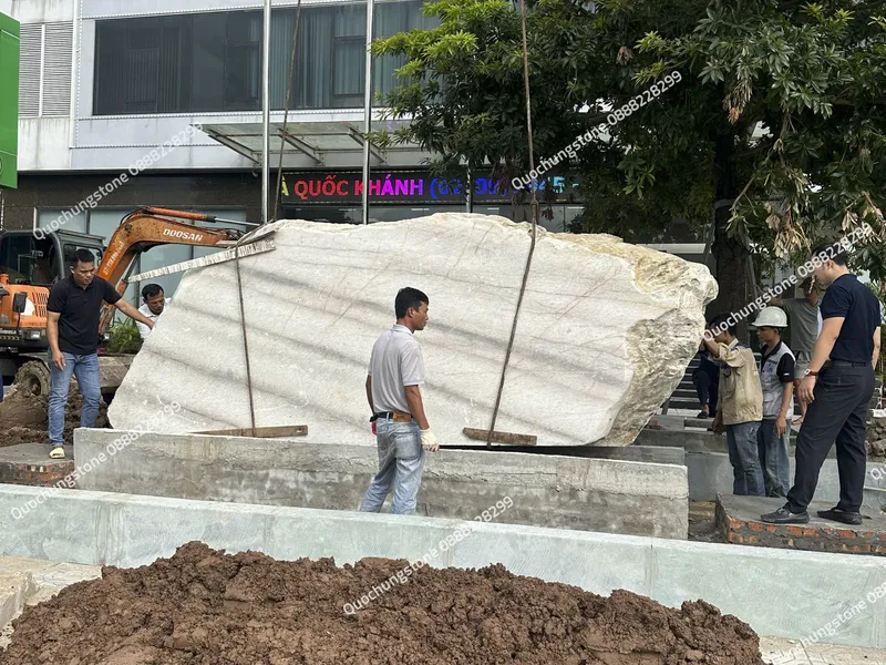 Lựa Chọn Biển Hiệu Đá Trắng Cho Doanh Nghiệp – Những Lưu Ý Quan Trọng