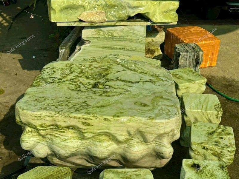 Top Các Mẫu Bàn Ghế Đá Tự Nhiên Đẹp Nhất Cho Sân Vườn Nhà Bạn