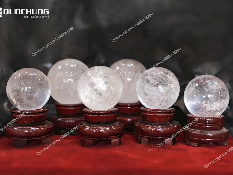 Quả Cầu Đá Thạch Anh Trắng Và Quả Cầu Thạch Anh Hồng – Nên Chọn Loại Nào?