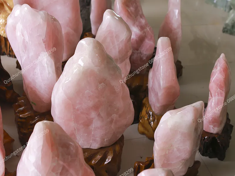 Núi Đá Thạch Anh Hồng Cho Người Mệnh Hỏa – Mở Đường Công Danh, Tình Duyên