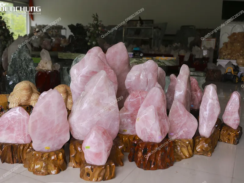 Đặt Núi Đá Thạch Anh Hồng Trong Phòng – Bí Quyết Gợi Mở Năng Lượng Tích Cực