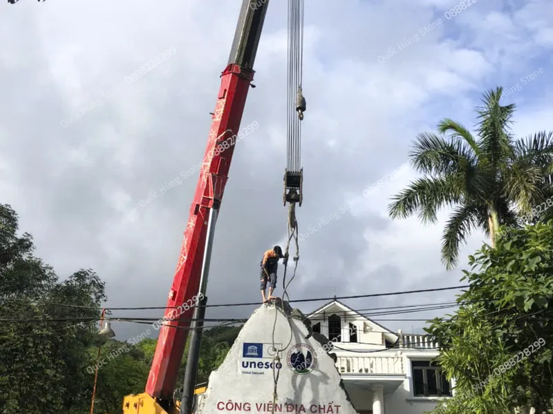 Chi Phí Làm Biển Hiệu Đá: Đầu Tư Một Lần, Giá Trị Lâu Dài