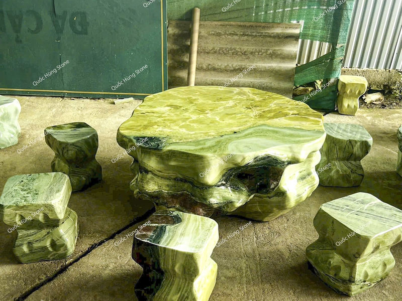 Bộ Bàn Ghế Đá Serpentine Nguyên Khối – Tinh Hoa Phong Thủy