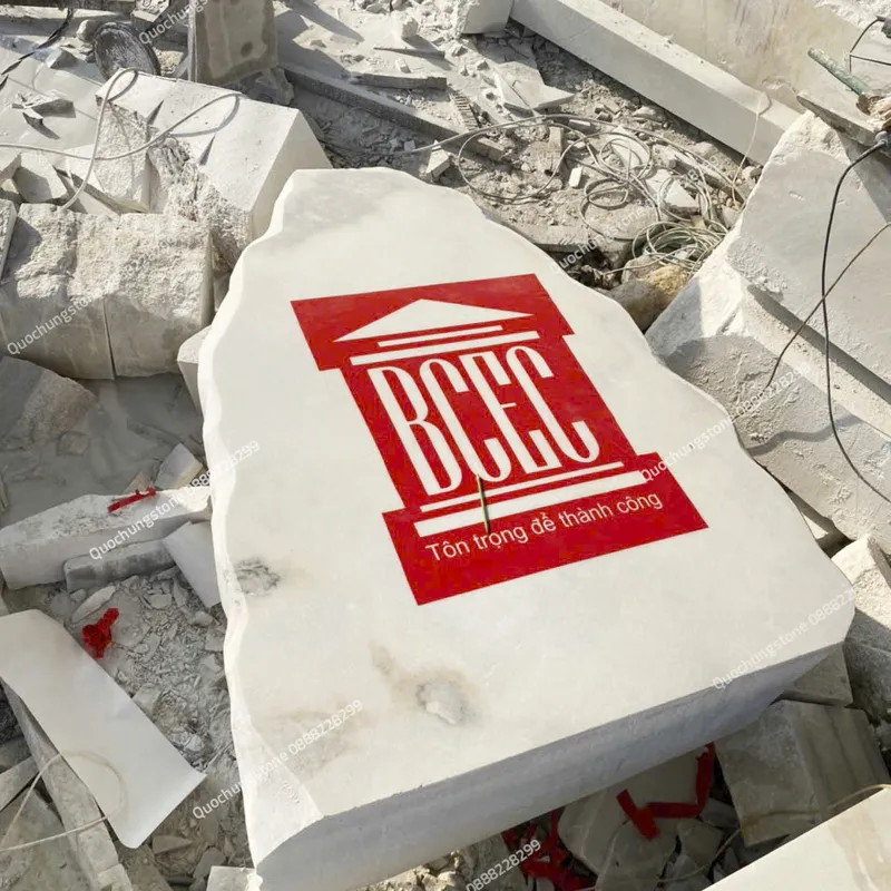 Lợi Ích Phong Thủy Khi Sử Dụng Biển Hiệu Trường Học Đá Tự Nhiên