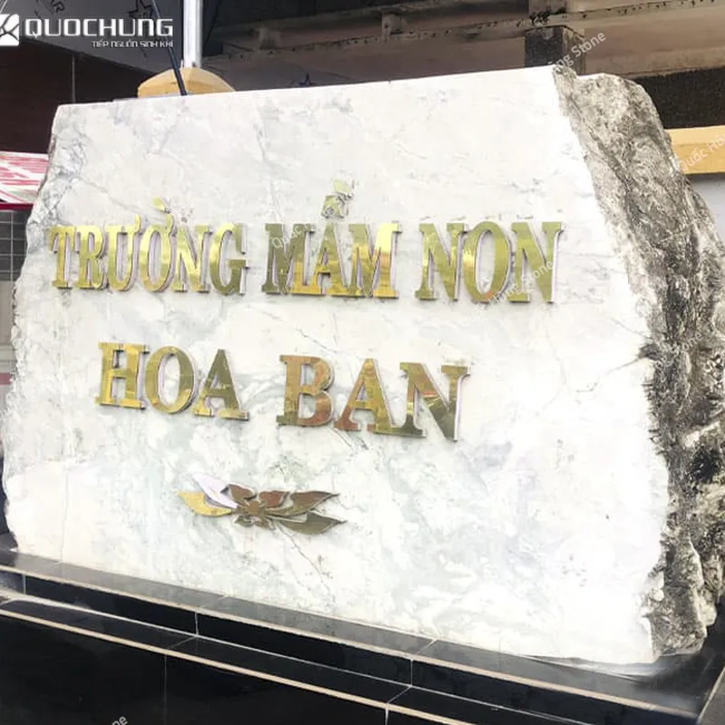 Biển Hiệu Trường Học Đá Tự Nhiên: Đẳng Cấp Bền Vững Với Thời Gian