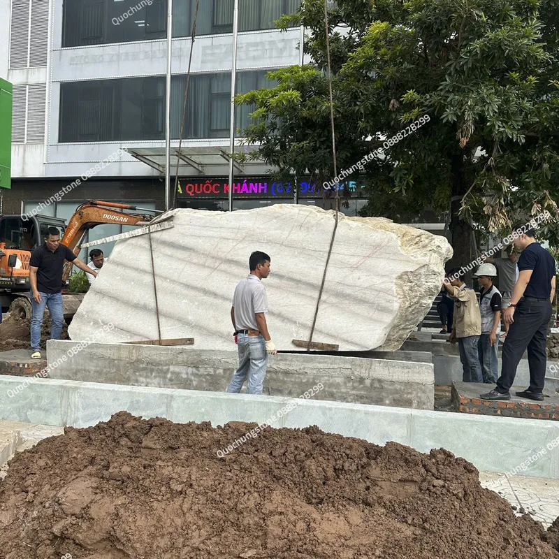 Biển Hiệu Đá Tự Nhiên Tạo Dựng Hình Ảnh Doanh Nghiệp Vững Mạnh