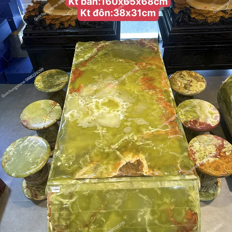 Bộ Bàn Ghế Huyết Ngọc Onyx Xanh – Tác Phẩm Phong Thủy Sang Trọng Thu Hút Tài Lộc