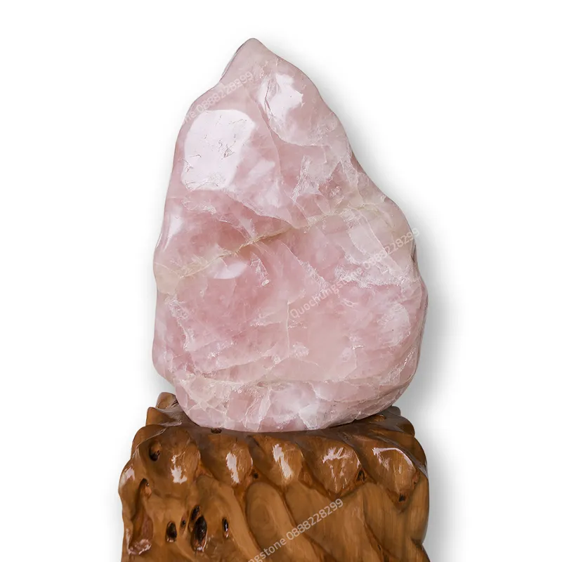 Núi Đá Thạch Anh Hồng Tự Nhiên – Mang Vượng Khí Cho Góc Làm Việc Tinh Tế