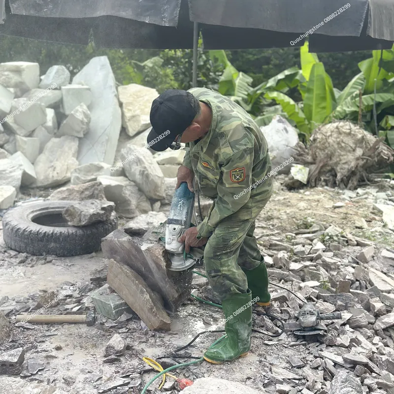 Biển Hiệu Đá Nguyên Khối - Giải Pháp Tối Ưu Cho Công Ty