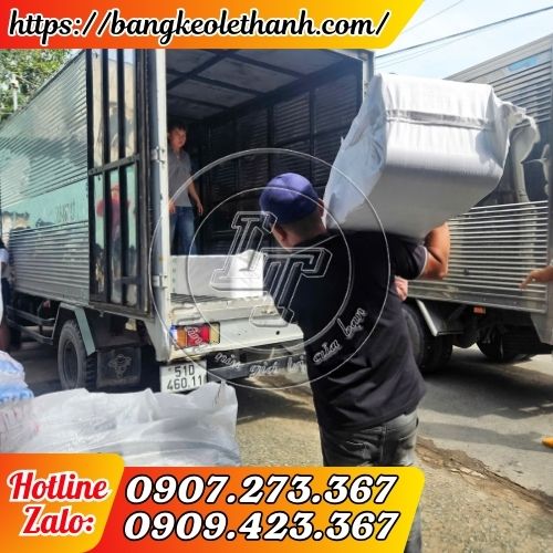 Lên băng keo mút xốp 2 mặt cho khách sg