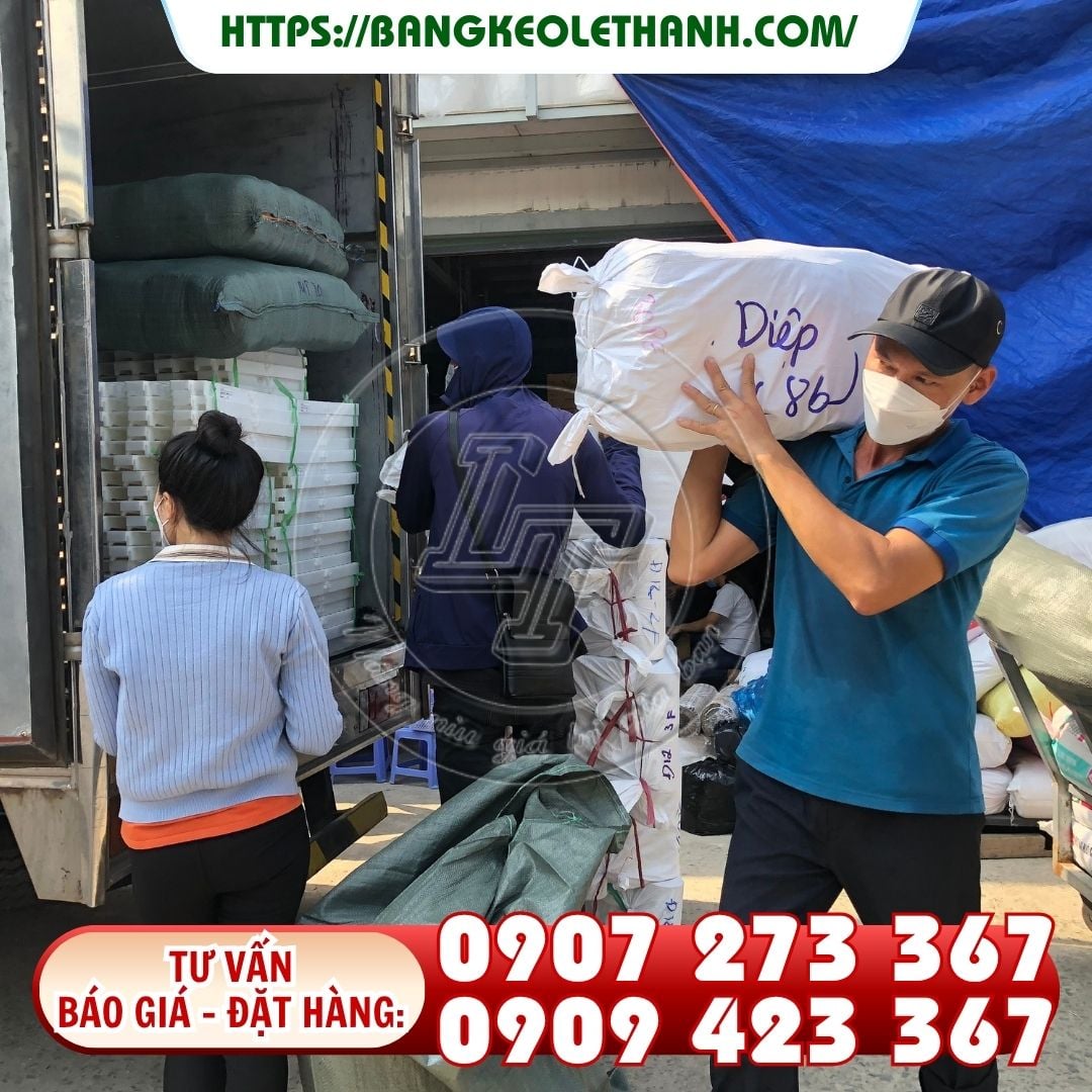 Lên băng keo dán nền sọc vàng đen cho khách HCM