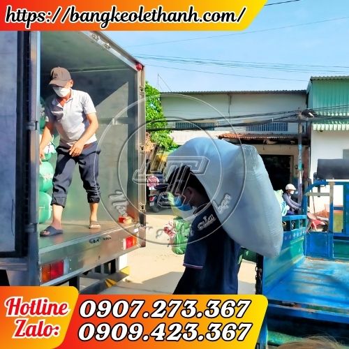 Lên hàng dây rút nhựa cho khách