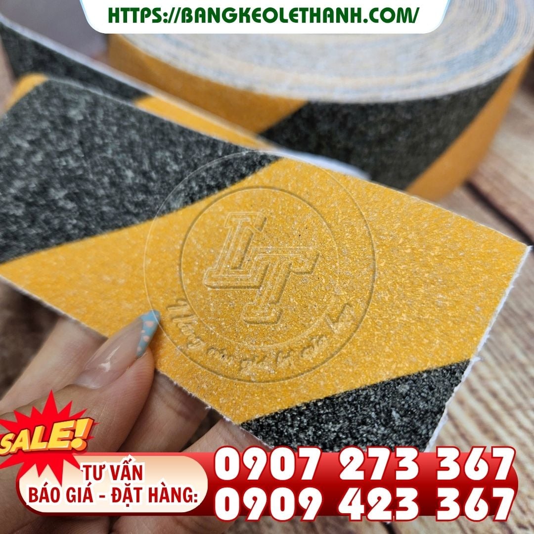 Lớp nền có hạt nhám chống trượt