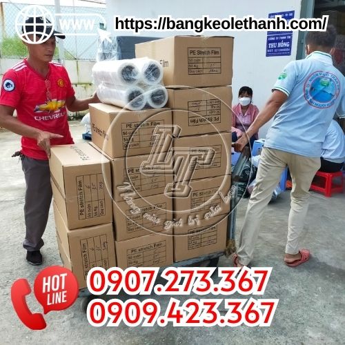 Chuẩn bị lên hàng màng pe trắng cho khách