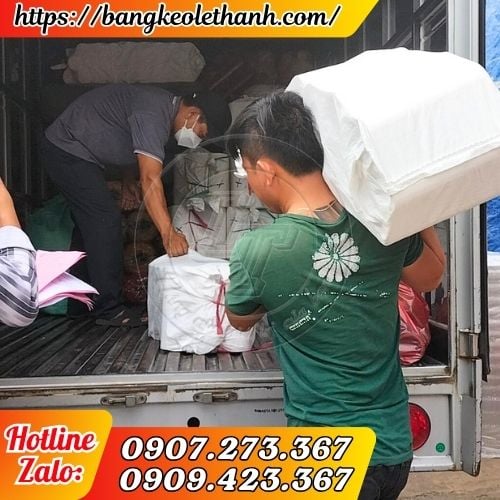 Lên hàng băng keo 2 mặt cho khách HCM