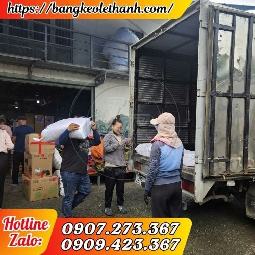 Lên hàng băng keo 2 mặt cho khách sỉ HCM