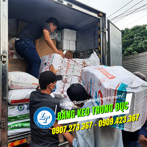 Giao băng keo trong đục cho vựa trái cây