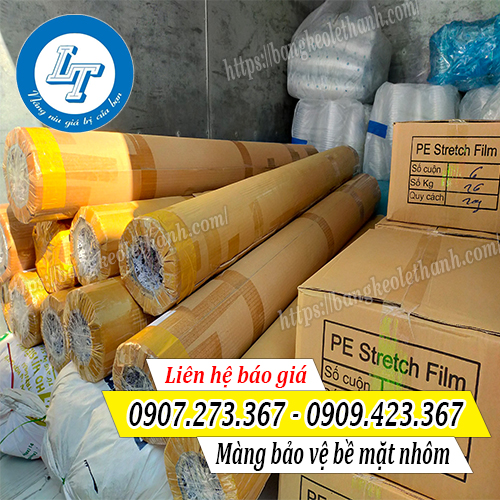 Giao màng bảo vệ bề mặt nhôm ra cành cho khách lẻ