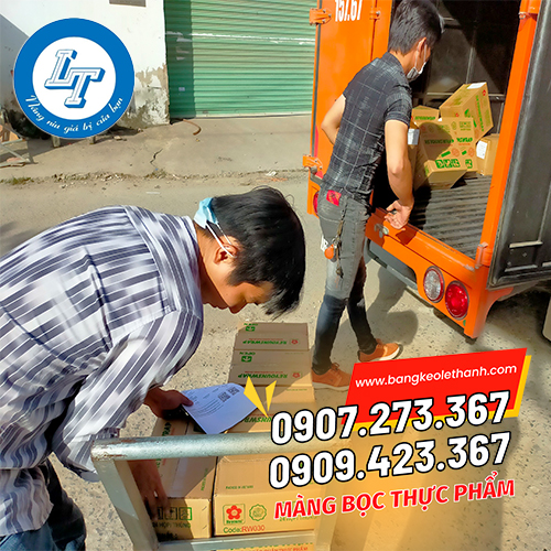 Giao màng bọc thực phẩm cho khách sỉ