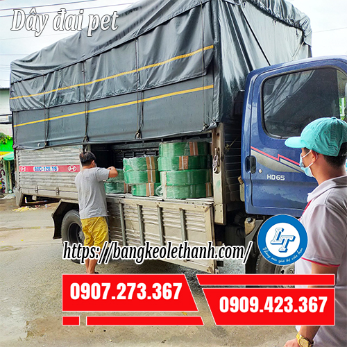 Lên dây đai pet ràng hàng