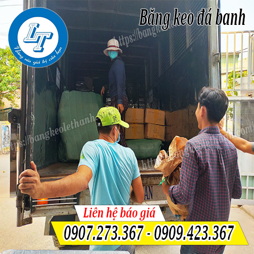 Lên hàng băng keo đá banh cho khách