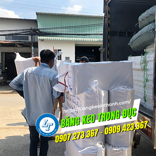 Lên hàng băng keo trong đục