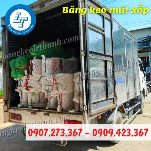 Lên hàng băng keo xốp 2 mặt cho khách tphcm