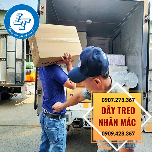 Lên hàng dây treo nhãn mác cho khách hcm