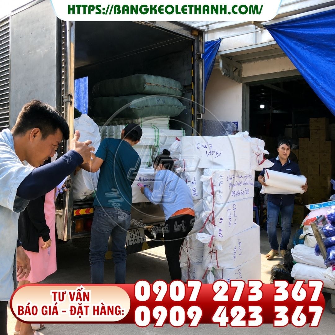 Lên băng keo dán thùng cho khách HCM