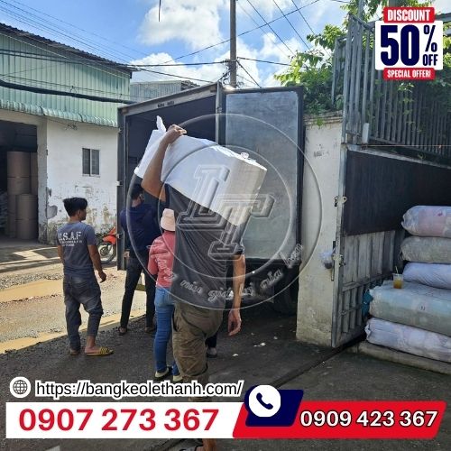 Lên băng keo dán sàn cho khách